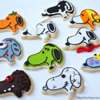 Halloween Snoopy cookies, great pumpkin Charlie Brown party, Peanuts cookies, mummy, zombie, Dracula, Frankenstein, monster, ghost, werewolf, candy corn, pumpkin, skeleton cookies
