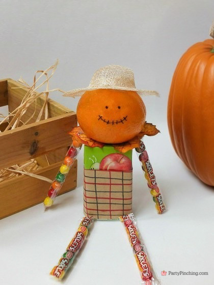 scarecrow snack, easy best scarecrow snack harvest party fall autumn party classroom party ideas, food craft for kids Halloween harvest fall, tangerine mandarin orange juice box sixlet candies