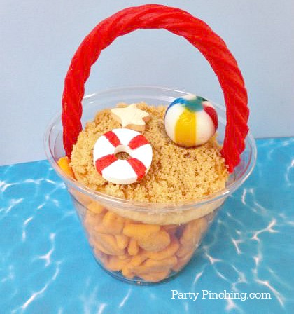 summer snack ideas, goldfish crackers, cute summer food, beach theme party ideas, cute beach pail snack take and go, easy summer snack, cute snack for beach theme party, summer treat idea, crafty food for kids, partypinching.com 