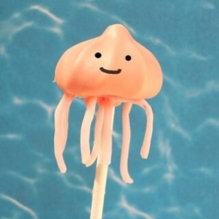 jellyfish meringue pops, jellyfish cupcake toppers, under the sea party cupcake food, mermaid party food dessert ideas