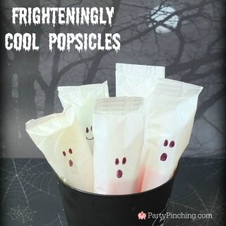 Halloween Ghost Popsicles, cute popsicles, Halloween treats, cute food, fun food for kids, Halloween kid classroom party ideas, easy and fun Halloween treats