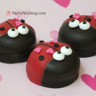 love bug marshmallow cookies, cute cookies for Valentine's Day, DIY Valentine's Day treat dessert, easy Valentine's Day dessert recipes, cute food, fun food for kids, easy Valentine's Day desserts, mallomars, ladybug cookies