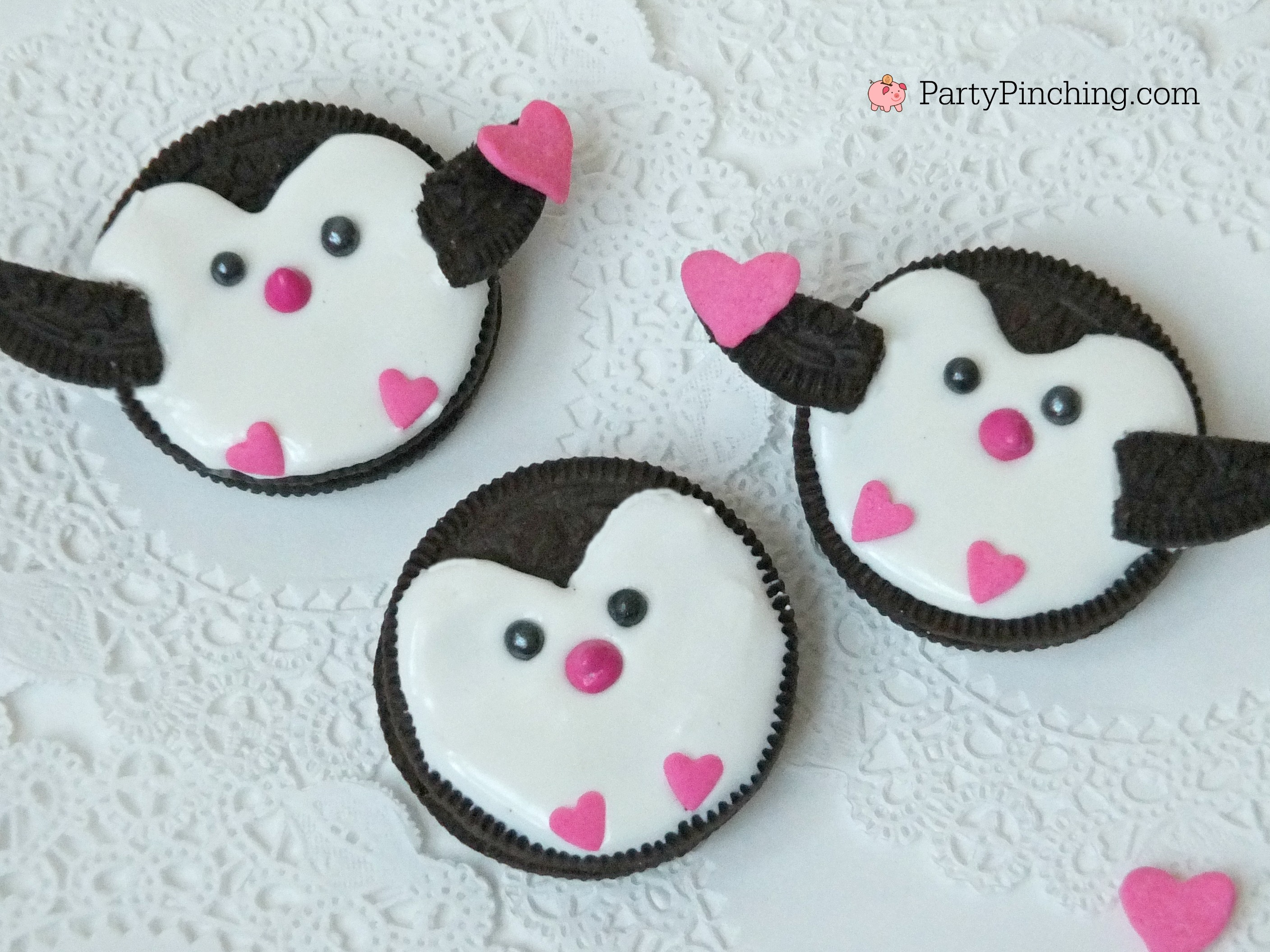 Penguin Oreo Cookies, cute Valentine's Day cookies, Oreo Penguin cookies, easy Valentine cookie ideas for kids, sweet treats for Valentine's day party class party food, fun food penguins