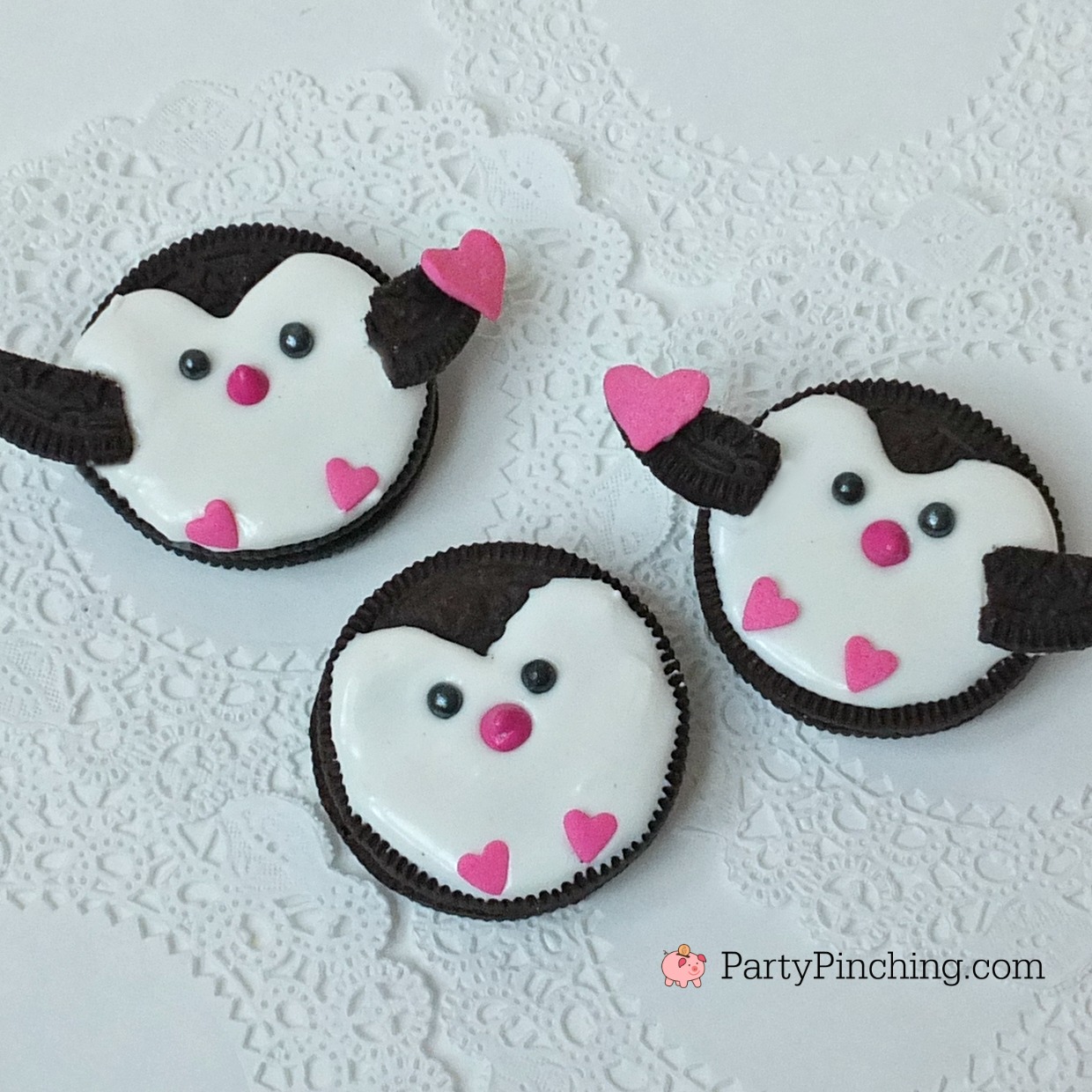 Valentine penguin cookie, cute Valentine's Day oreo, penguin cookies, fun food for kids, cute food, cute penguin, easy and fun Valentine's day dessert, treat snack ideas