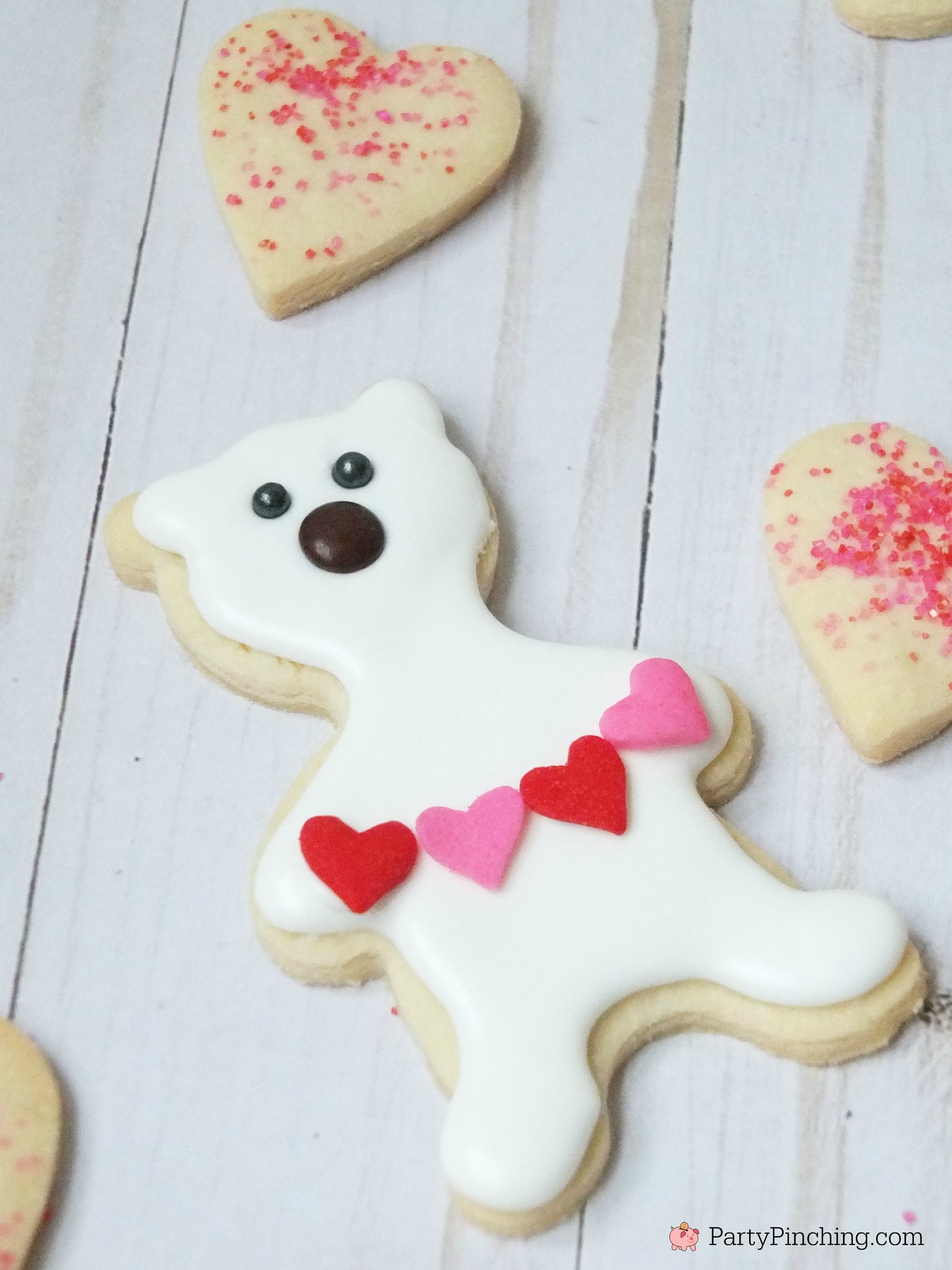 Polar bear cookies, Valentine's Day polar bear cookies, cute cookie ideas for Valentine's Day, polar bear sweater cookie, polar bear heart garland cookie, fun food for kids, cute food ideas, sweet treats