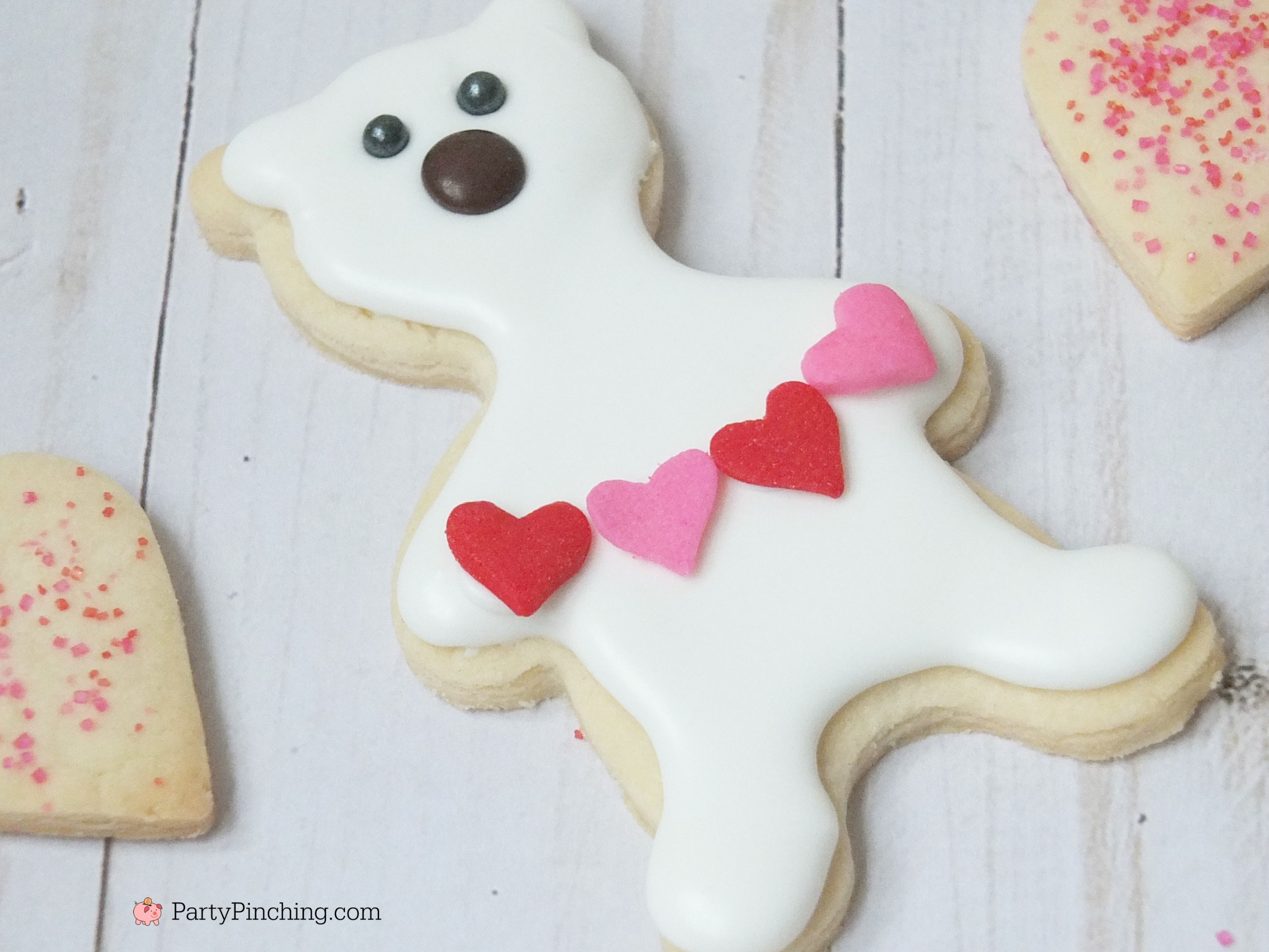 Polar bear cookies, Valentine's Day polar bear cookies, cute cookie ideas for Valentine's Day, polar bear sweater cookie, polar bear heart garland cookie, fun food for kids, cute food ideas, sweet treats