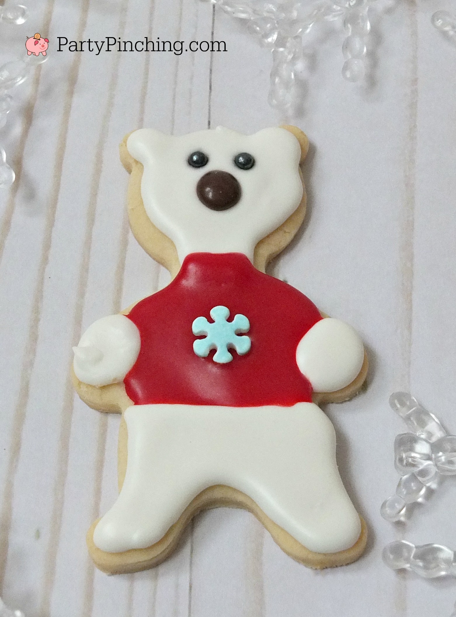 Polar bear cookies, cute polar bear cookies, winter Christmas cookies, fun food for kids, sweet treats, bear cookies, bears with sweater cookies, adorable cookie ideas