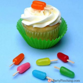 summer popsicle cupcake, mike and ike candy, cute and easy popsicle cupcake for beach theme party, fun food for kids, cute food