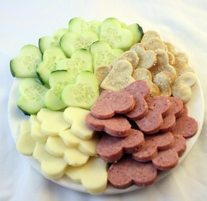 heart cheese crackers meat and cucumber, heart meat and cheese platter, heart vegetable platter, healthy Valentine's day platter for kids class party