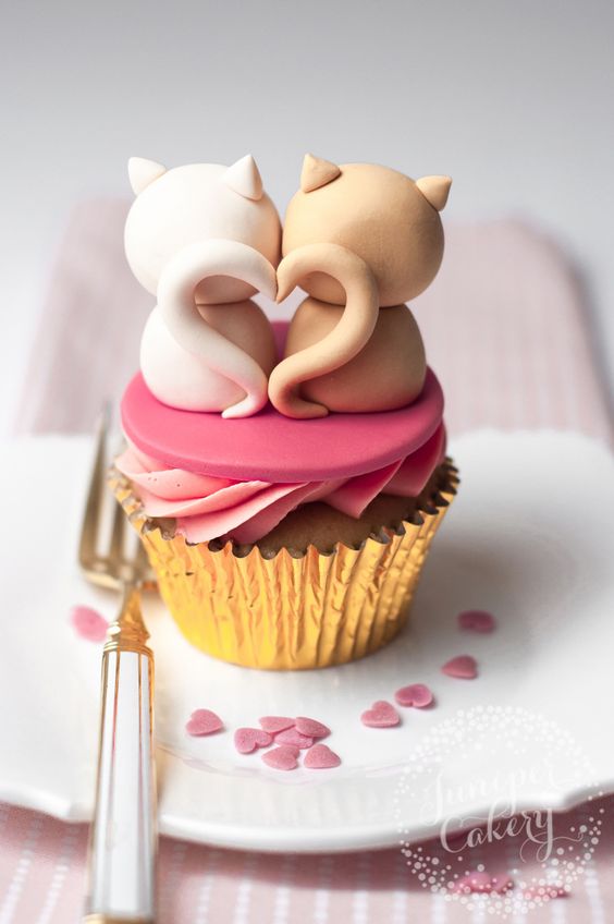 Cat heart tail cupcake, adorable cute Valentine's Day cupcake dessert treat, cute Valentine's Day ideas 