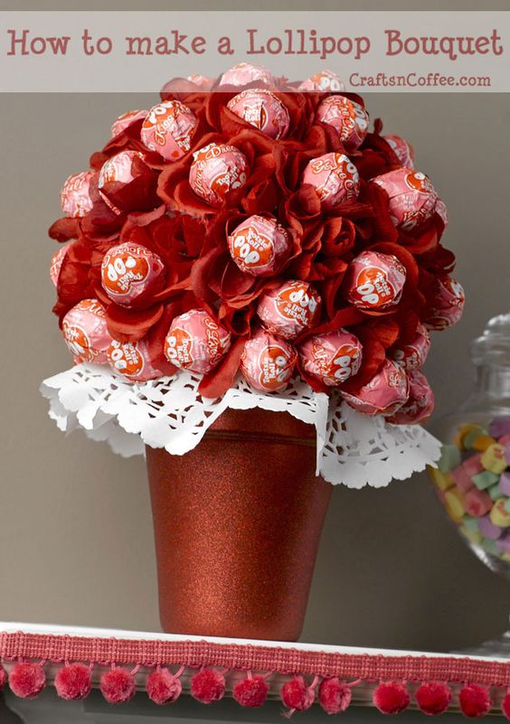 Lollipop flower bouquet DIY craft for Valentine's day, cute rose lollipops, fun class party ideas for kids