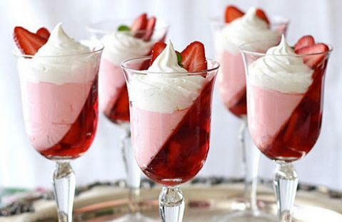 Jello strawberry parfait dessert, Valentine's Day Jello, easy dessert treat ideas for Valentine's Day recipes, pretty Valentine's Day desserts