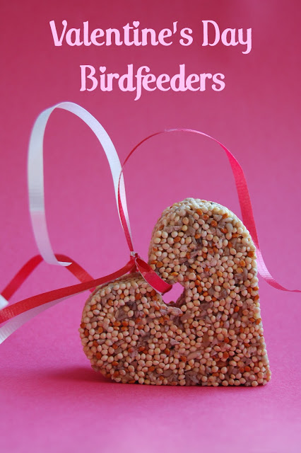 DIY Valentine's Day bird feeders birdfeeders, cute Valentine's day bird craft, fun craft for kids classroom party ideas