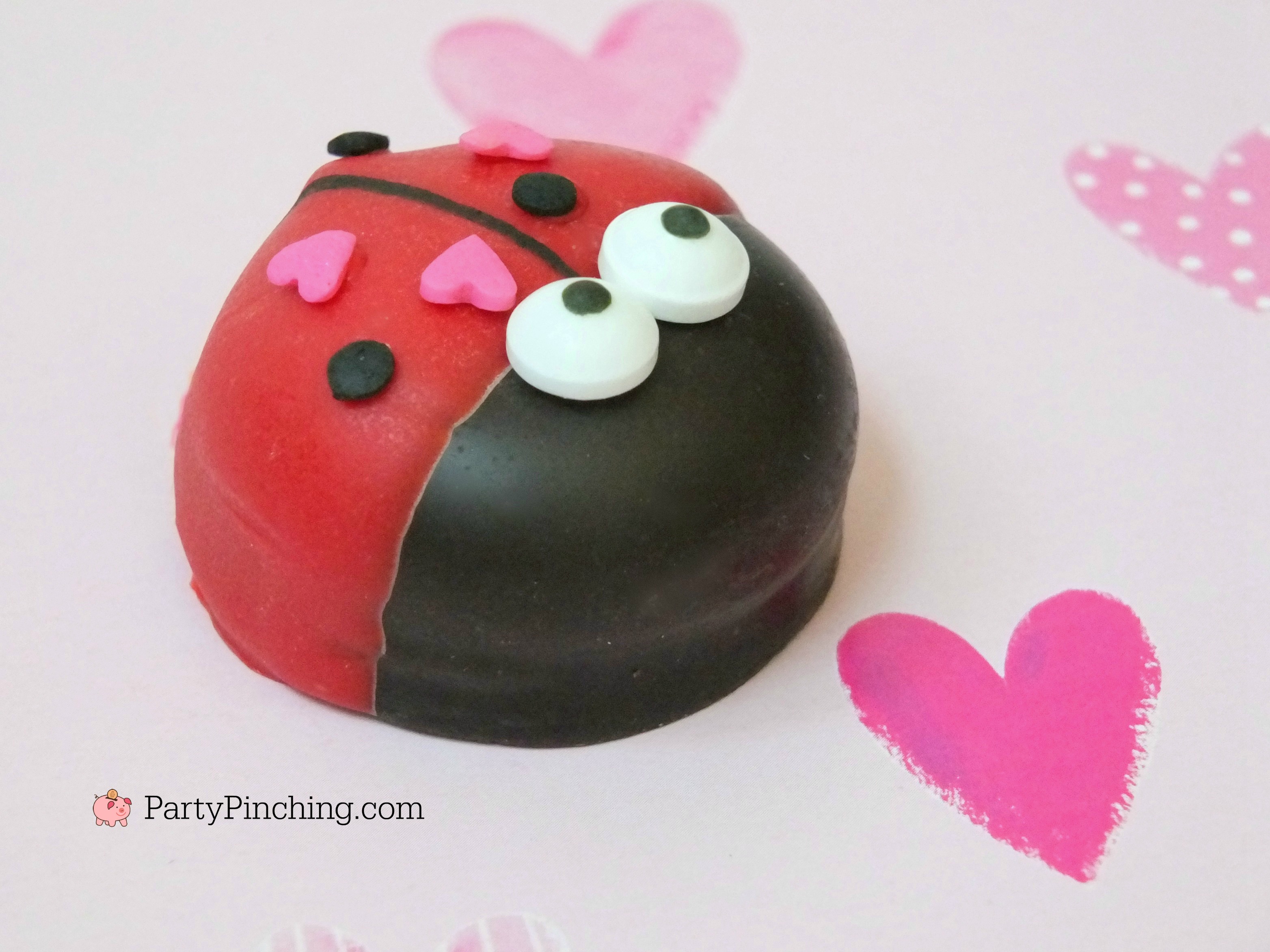 love bug marshmallow cookies, cute cookies for Valentine's Day, DIY Valentine's Day treat dessert, easy Valentine's Day dessert recipes, cute food, fun food for kids, easy Valentine's Day desserts, mallomars, ladybug cookies