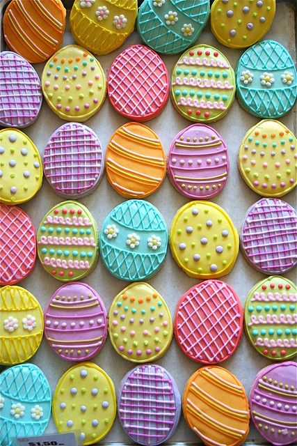 Best Easter food and craft ideas, pretty icing decorated Easter egg sugar cookies