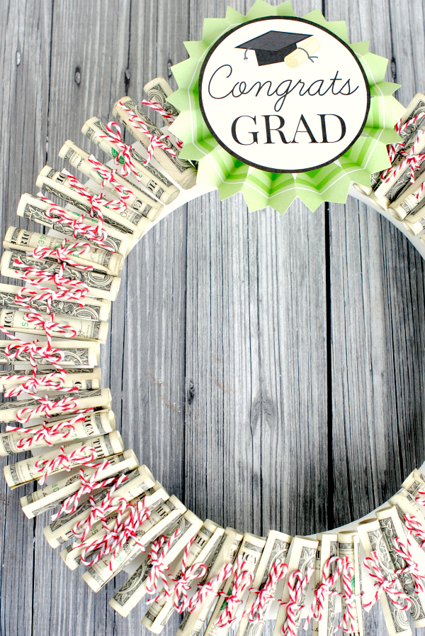 Money wreath, Best Graduation gift ideas, fun and easy DIY graduation grad gifts, thoughtful graduation gift, money origami graduation gifts, money gift cards graduation gift ideas