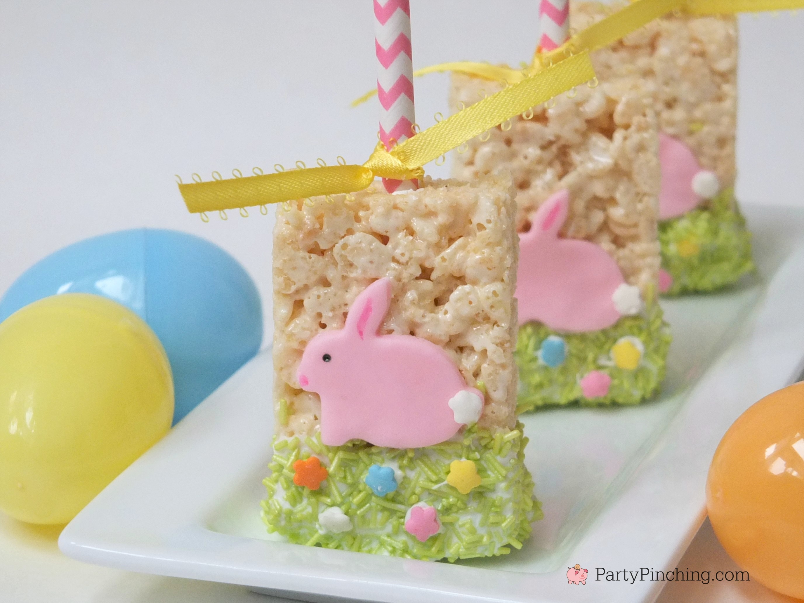 Easter Rice Krispie Treats, cute easy bunny dessert idea for Easter, fun food for kids for Easter Spring, Rice Krispie Treat pops
