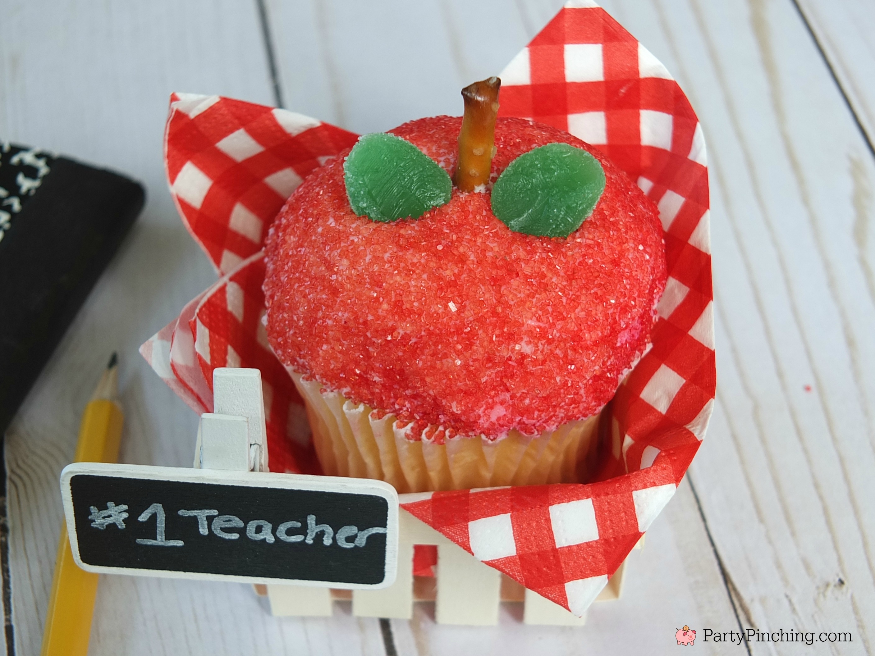 Back to school apple cupcakes, teacher gift treat ideas, fun and easy cupcakes, apple decorated cupcakes, store bought cupcakes, fun food for kids, sweet treats, after school snack, school party classroom ideas