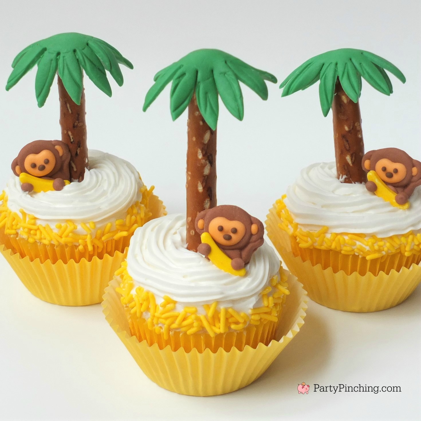 Cute Monkey Cupcakes so easy to make fun safari jungle kid party ideas