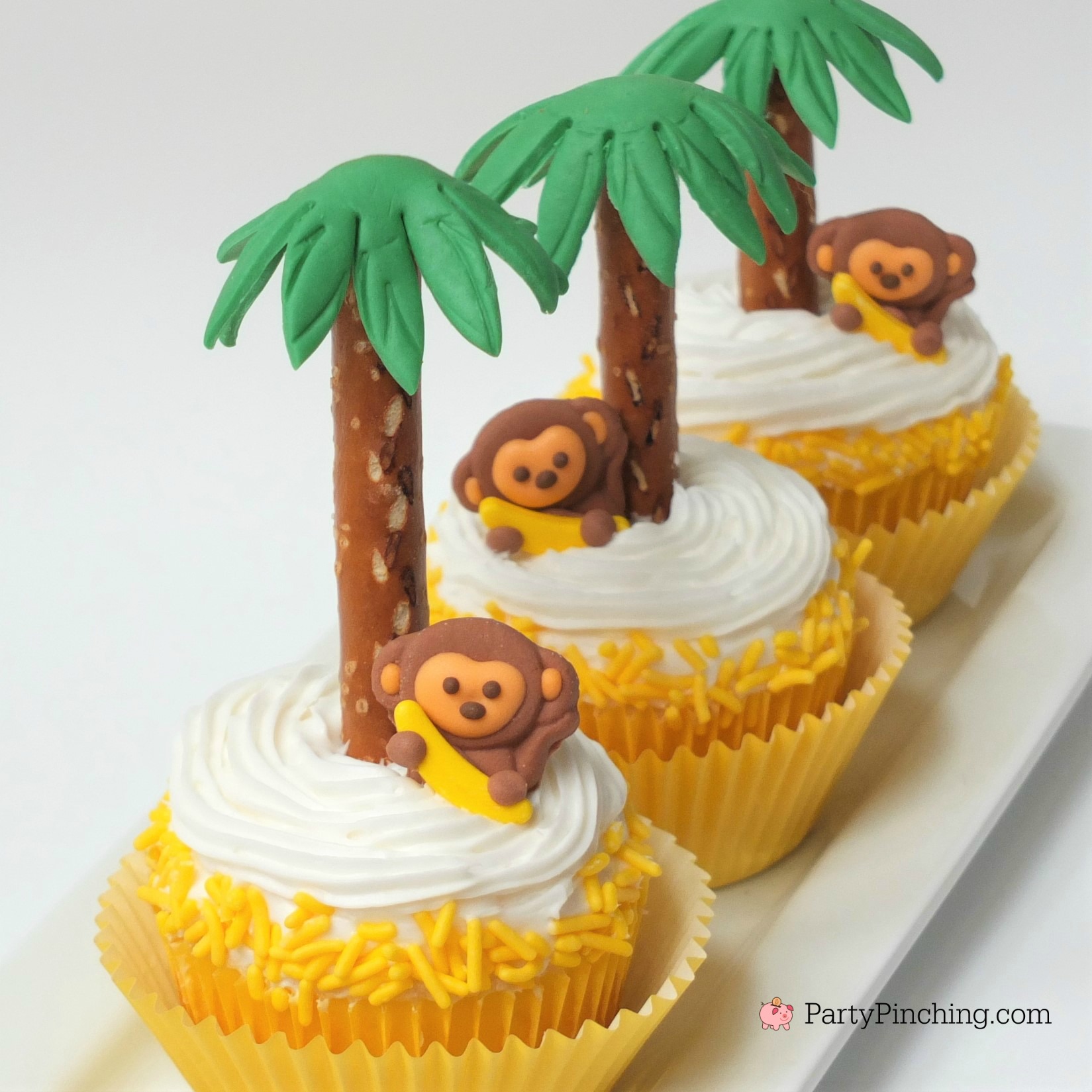 monkey cupcakes, safari jungle party ideas, cute adorable cupcakes for kids, fun food, sweet treats for birthday, monkey banana cupcake with pretzel palm tree