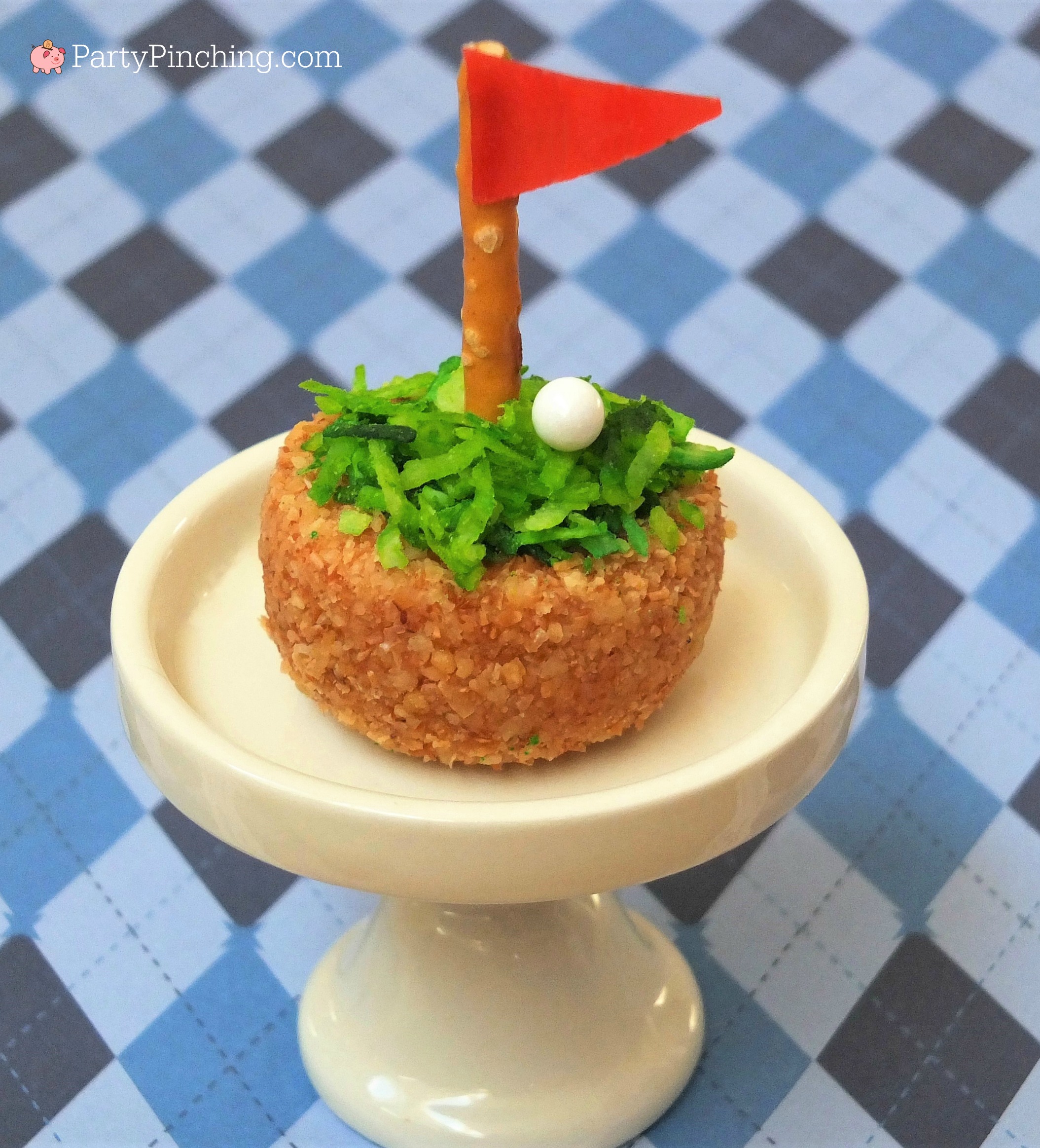 golf party ideas, golf theme dinner, golf PGA party, Father's Day golf party ideas, Father's day dinner, Arnold Palmer lemonade iced tea, mini golf buckets, cute golf cupcakes, golf cupcake toppers, golf donut, golf tee placecards, golf table setting