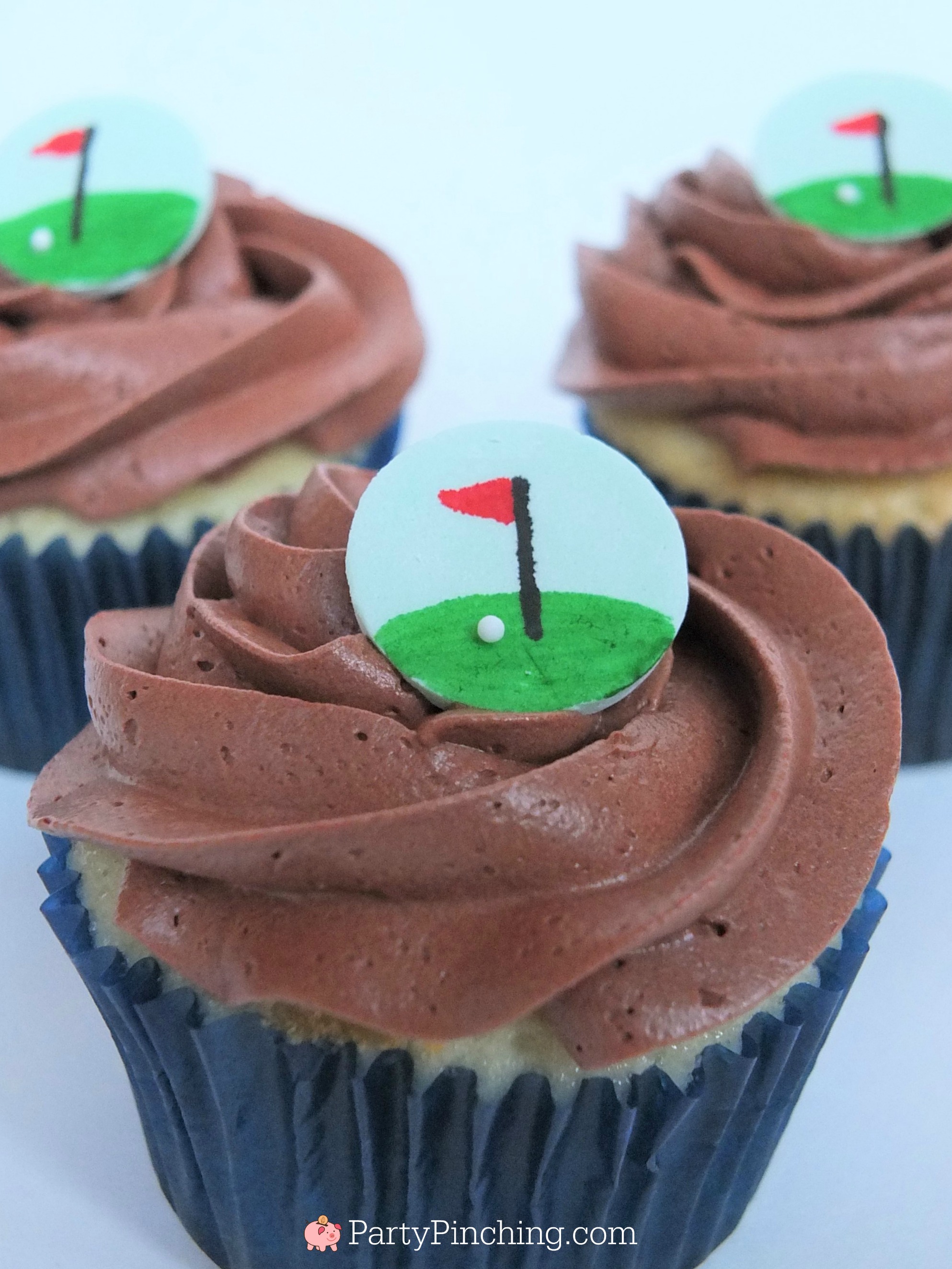 golf party ideas, golf theme dinner, golf PGA party, Father's Day golf party ideas, Father's day dinner, Arnold Palmer lemonade iced tea, mini golf buckets, cute golf cupcakes, golf cupcake toppers, golf donut, golf tee placecards, golf table setting