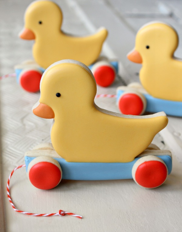 ducky toy cookies, baby shower ideas, cute baby shower, best baby shower ideas, baby shower cake, fun games for baby shower, baby shower food