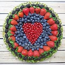 Valentine's day heart fruit berry tray platter, best fruit & veggie vegetable tray ideas, fun fruit and veggie ideas, fun food for kids, healthy snacks for kids parties, kid party food, fun holiday food, fruit & veggies for holidays parties celebrations special occasions