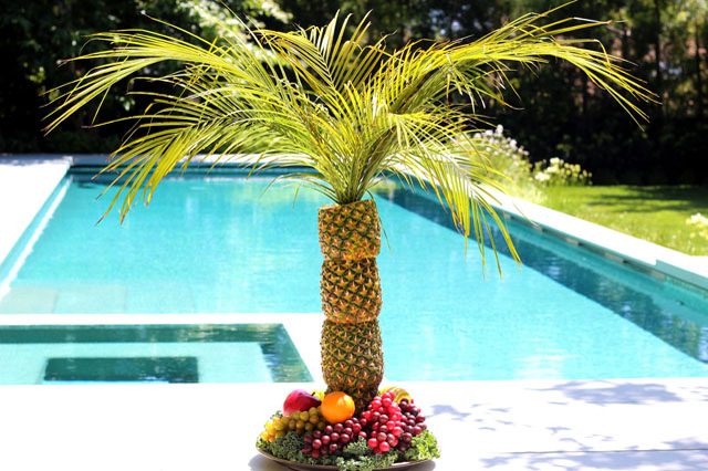 palm tree summer fruit tray, best fruit & veggie vegetable tray ideas, fun fruit and veggie ideas, fun food for kids, healthy snacks for kids parties, kid party food, fun holiday food, fruit & veggies for holidays parties celebrations special occasions