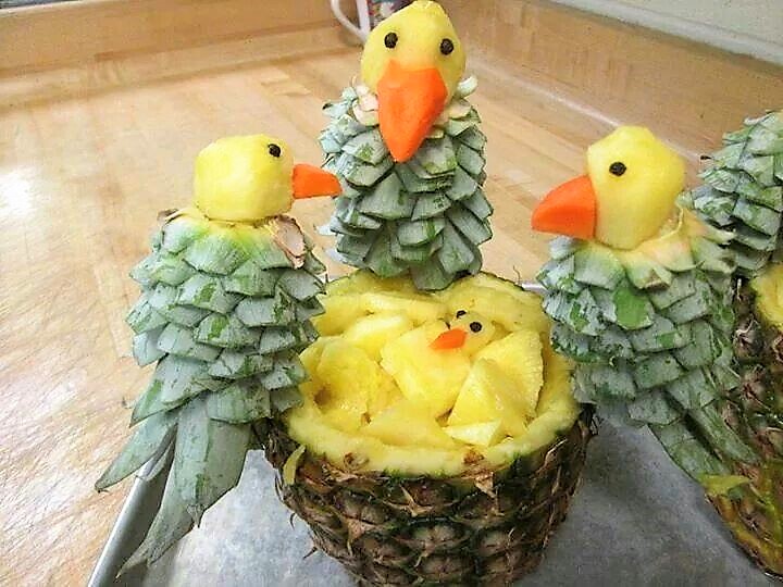 pineapple bird fruit tray, baby shower fruit tray, best fruit & veggie vegetable tray ideas, fun fruit and veggie ideas, fun food for kids, healthy snacks for kids parties, kid party food, fun holiday food, fruit & veggies for holidays parties celebrations special occasions