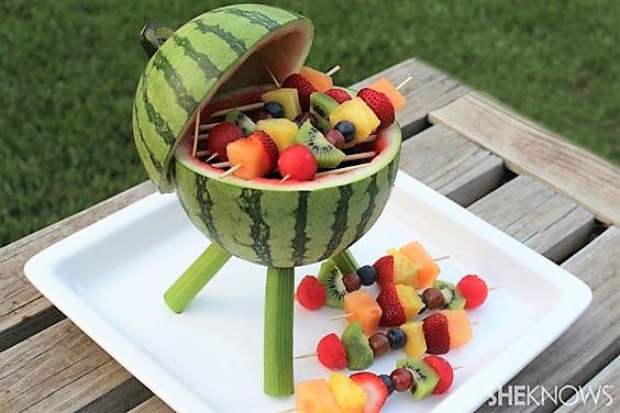 watermelon grill fruit kabab tray, best fruit & veggie vegetable tray ideas, fun fruit and veggie ideas, fun food for kids, healthy snacks for kids parties, kid party food, fun holiday food, fruit & veggies for holidays parties celebrations special occasions