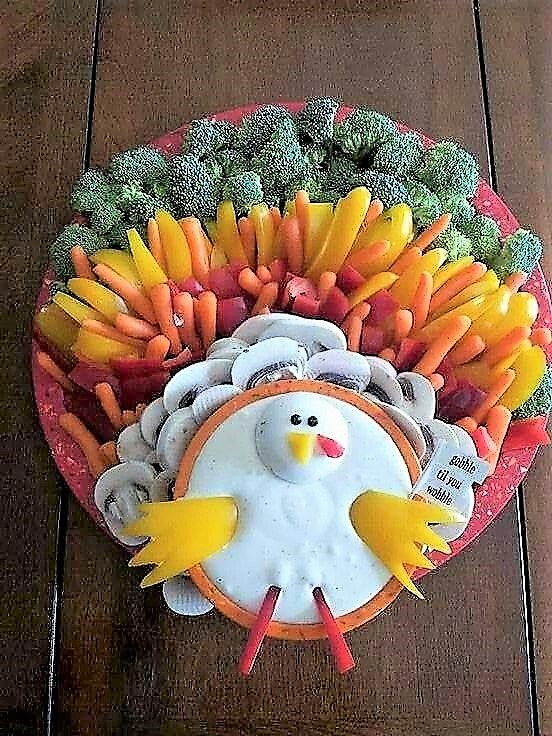Thanksgiving turkey veggie vegetable tray platter, best fruit & veggie vegetable tray ideas, fun fruit and veggie ideas, fun food for kids, healthy snacks for kids parties, kid party food, fun holiday food, fruit & veggies for holidays parties celebrations special occasions