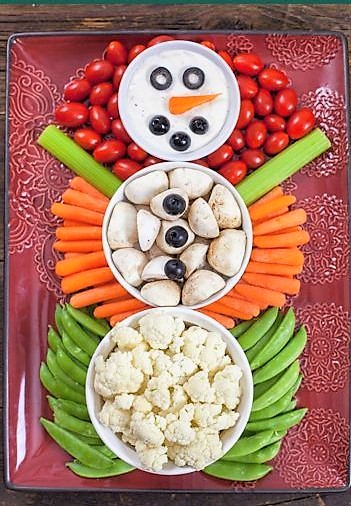 snowman veggie vegetable dip tray Christmas winter, best fruit & veggie vegetable tray ideas, fun fruit and veggie ideas, fun food for kids, healthy snacks for kids parties, kid party food, fun holiday food, fruit & veggies for holidays parties celebrations special occasions