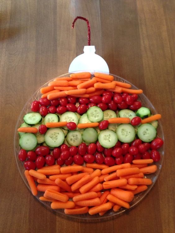 Christmas ornament veggie vegetable tray, best fruit & veggie vegetable tray ideas, fun fruit and veggie ideas, fun food for kids, healthy snacks for kids parties, kid party food, fun holiday food, fruit & veggies for holidays parties celebrations special occasions