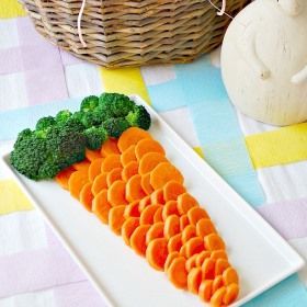 Easter bunny sliced carrot veggie tray, best fruit & veggie vegetable tray ideas, fun fruit and veggie ideas, fun food for kids, healthy snacks for kids parties, kid party food, fun holiday food, fruit & veggies for holidays parties celebrations special occasions