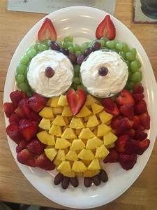 owl fruit tray, best fruit & veggie vegetable tray ideas, fun fruit and veggie ideas, fun food for kids, healthy snacks for kids parties, kid party food, fun holiday food, fruit & veggies for holidays parties celebrations special occasions