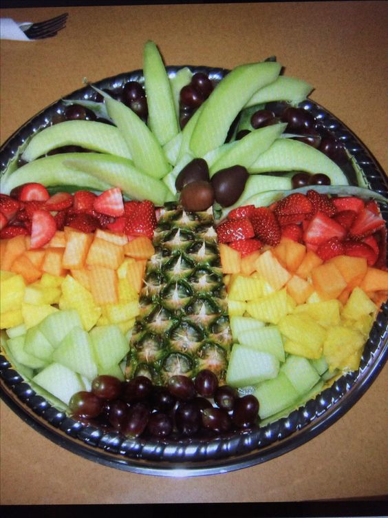 palm tree fruit tray, best fruit & veggie vegetable tray ideas, fun fruit and veggie ideas, fun food for kids, healthy snacks for kids parties, kid party food, fun holiday food, fruit & veggies for holidays parties celebrations special occasions