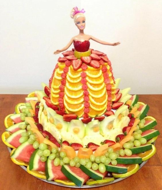 Barbie doll dress fruit tray, best fruit & veggie vegetable tray ideas, fun fruit and veggie ideas, fun food for kids, healthy snacks for kids parties, kid party food, fun holiday food, fruit & veggies for holidays parties celebrations special occasions, fun fruit vegetable platters ideas
