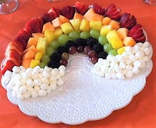 rainbow fruit tray, st. patrick's day fruit tray platter, best fruit & veggie vegetable tray ideas, fun fruit and veggie ideas, fun food for kids, healthy snacks for kids parties, kid party food, fun holiday food, fruit & veggies for holidays parties celebrations special occasions