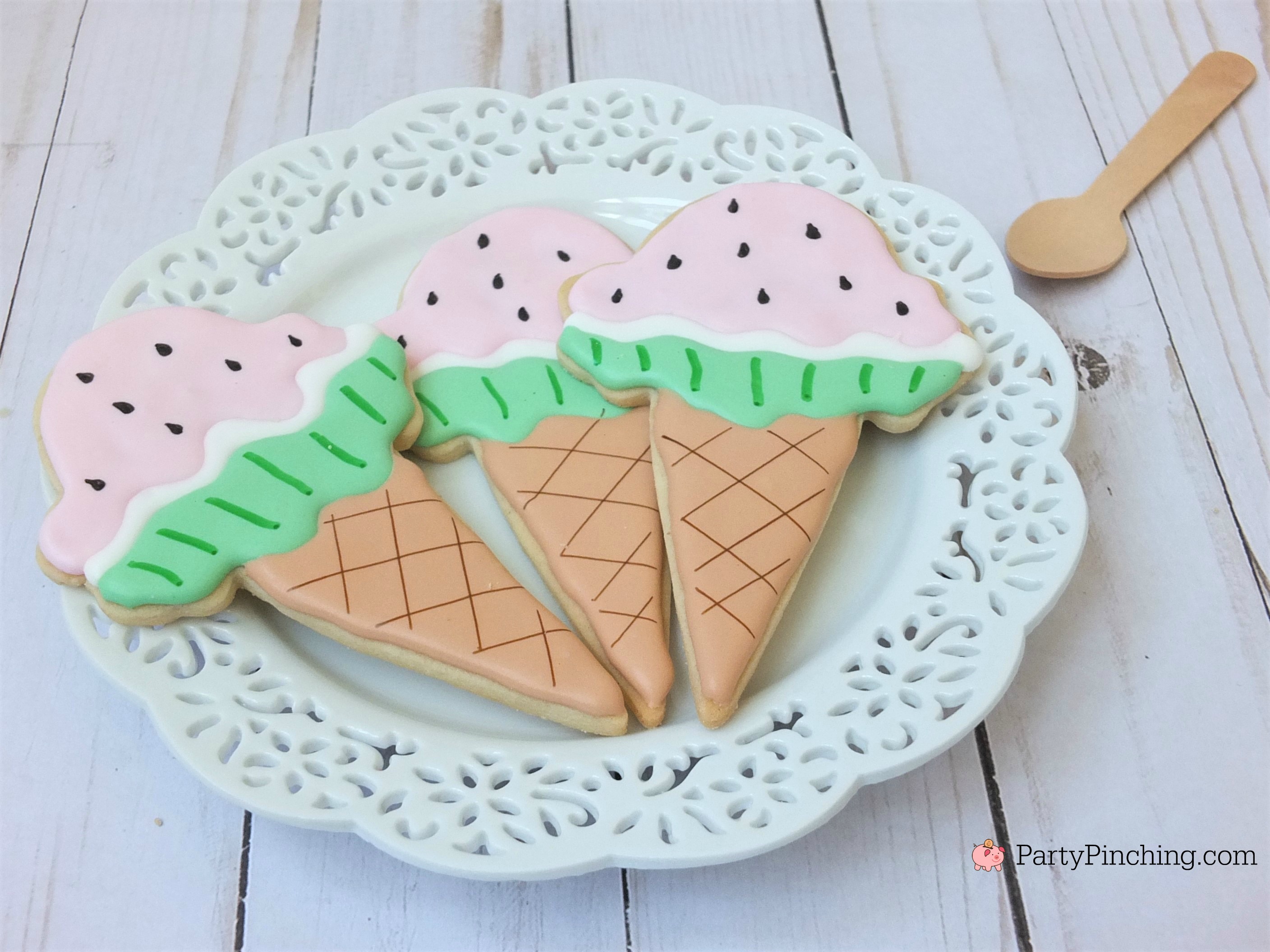 ice cream sugar cookies, ice cream decorated cookies with royal icing, mint chocolate chip ice cream cookies, cookies and cream ice cream cookies, Oreo ice cream cookies, neopolitan ice cream sugar cookies, rainbow sherbet sugar cookies, watermelon ice cream sugar cookies, cute food, cute cookies, summer cookies treats