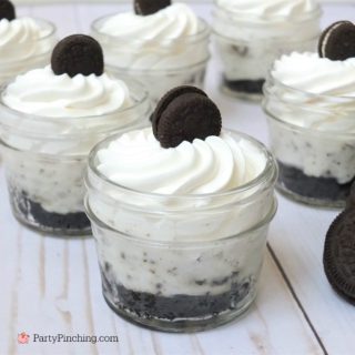mini fluff Oreo Pie Jars, easy Oreo fluff recipe, best easy Oreo fluff recipe ideas, no bake Oreo pie, best easy cookies and cream Oreo fluff Easter 4th of July