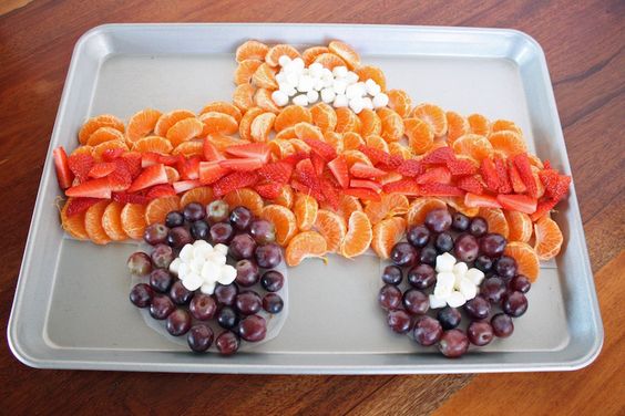 monster truck fruit tray, best fruit & veggie vegetable tray ideas, fun fruit and veggie ideas, fun food for kids, healthy snacks for kids parties, kid party food, fun holiday food, fruit & veggies for holidays parties celebrations special occasions, fun fruit vegetable platters ideas