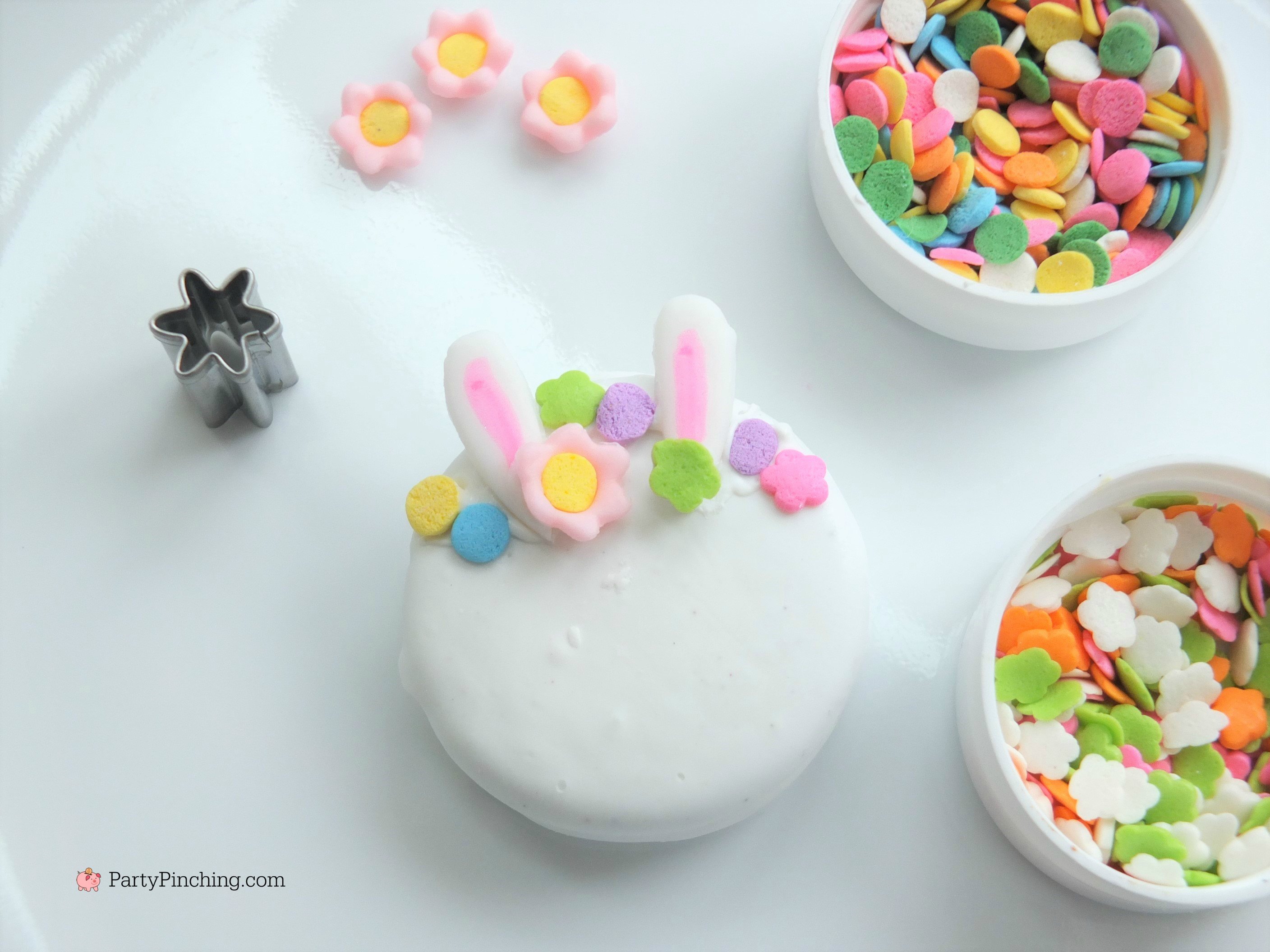 bunny oreo cookies, cute Easter bunny cookies with flower crown, fun easy to make bunny cookies, kawaii bunny animal oreos for kids