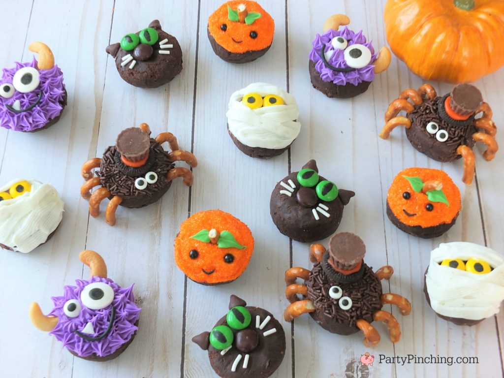 Halloween mini donuts, cute Halloween donuts, spider donut with hat, mummy donut, black cat donut, purple eye monster donut, cute pumpking donut, Halloween class room party ideas, easy Halloween dessert party ideas, Little Debbie double chocolate mini donuts