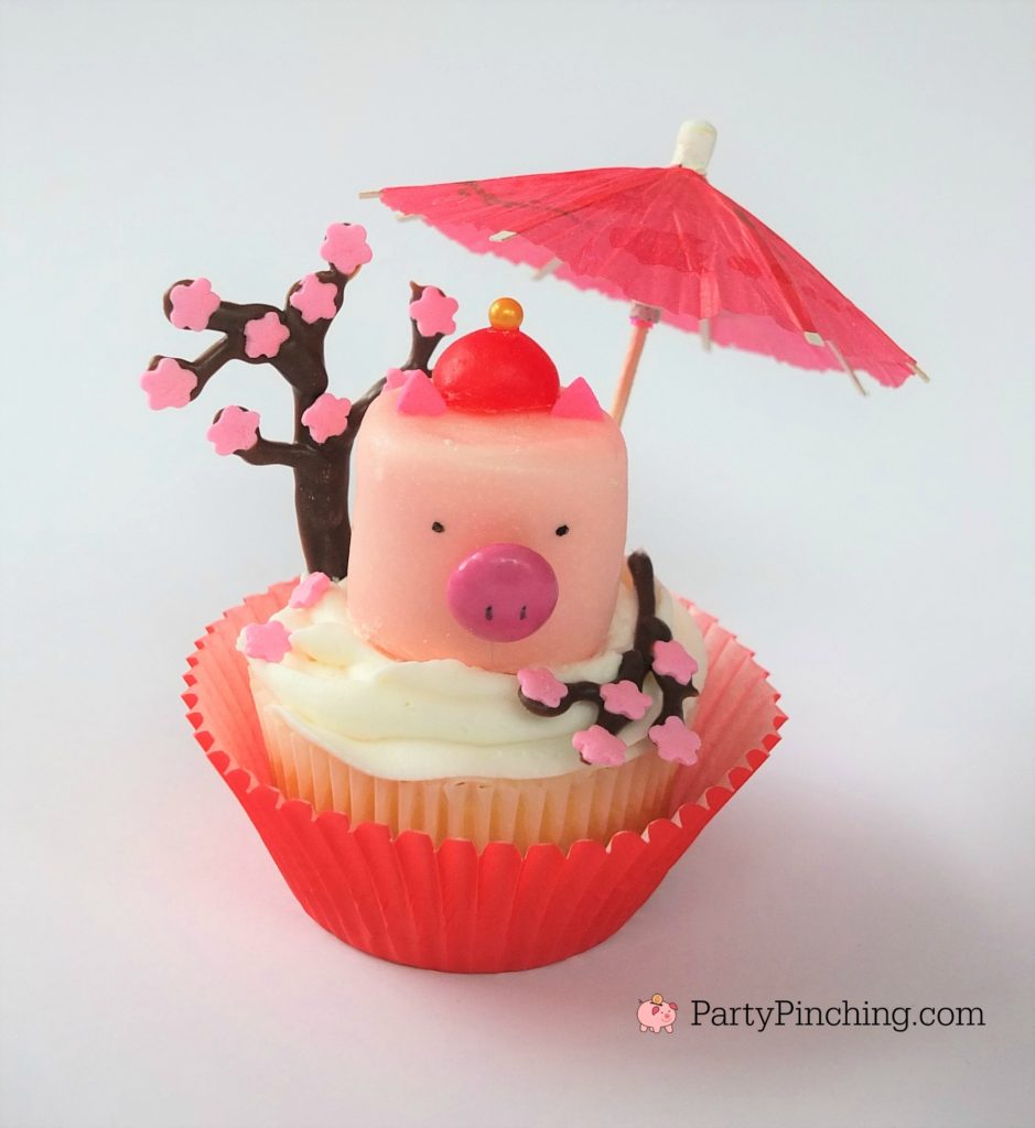 Pig Marshmallow Cupcake, Pig Marshmallows, Chinese Lunar New Year of the Pig, Best Chinese Lunar New Year food party ideas, Pig Marshmallow recipe, cute pig marshmallow cake pop recipe, fun food for kids, sweet treats, best cupcake recipe