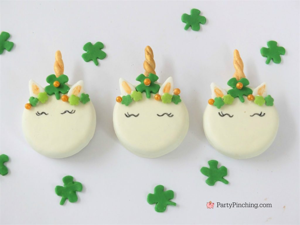 St Patrick's day unicorn cookies, shamrock unicorn cookies, rainbow unicorn cookies, St. Patrick's day Oreos, cute Oreo cookies, unicorn Oreos, best St. Patrick's day cookie recipes, Best St. Patrick's day party ideas