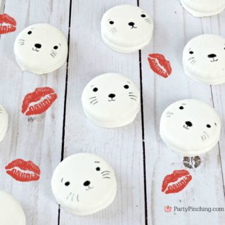 Baby white seal oreo cookies, cute baby seal cookies, best seal cookies, best baby seal cookie recipe, cute Valentine's day cookies for kids, sweet treats for the holidays, fun food recipes