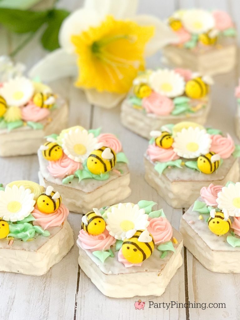 Bee cakes, cute bee cakes for Easter baby showers, bee birthday cakes, Little Debbie Easter Basket Cakes, bee spring cakes pastel cakes, best bee cakes, best Easter cake recipes, best bee theme party ideas, 