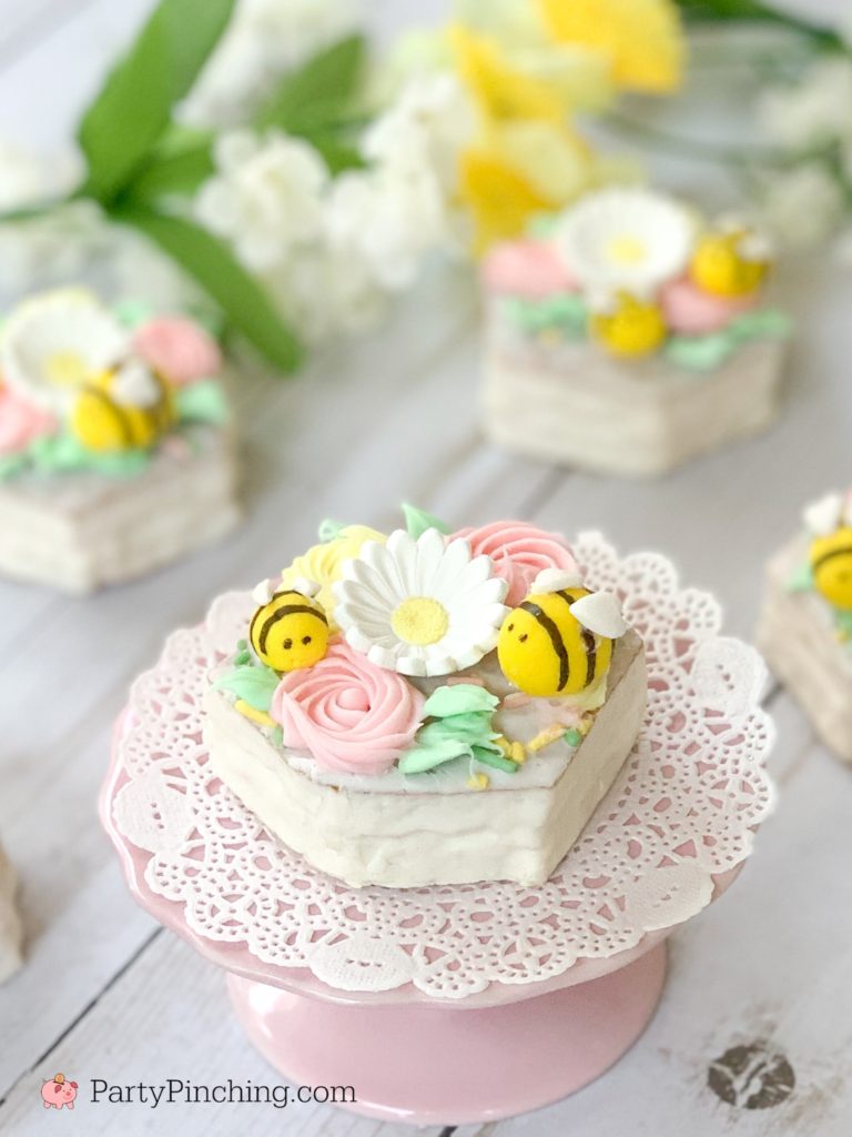 Bee cakes, cute bee cakes for Easter baby showers, bee birthday cakes, Little Debbie Easter Basket Cakes, bee spring cakes pastel cakes, best bee cakes, best Easter cake recipes, best bee theme party ideas, 