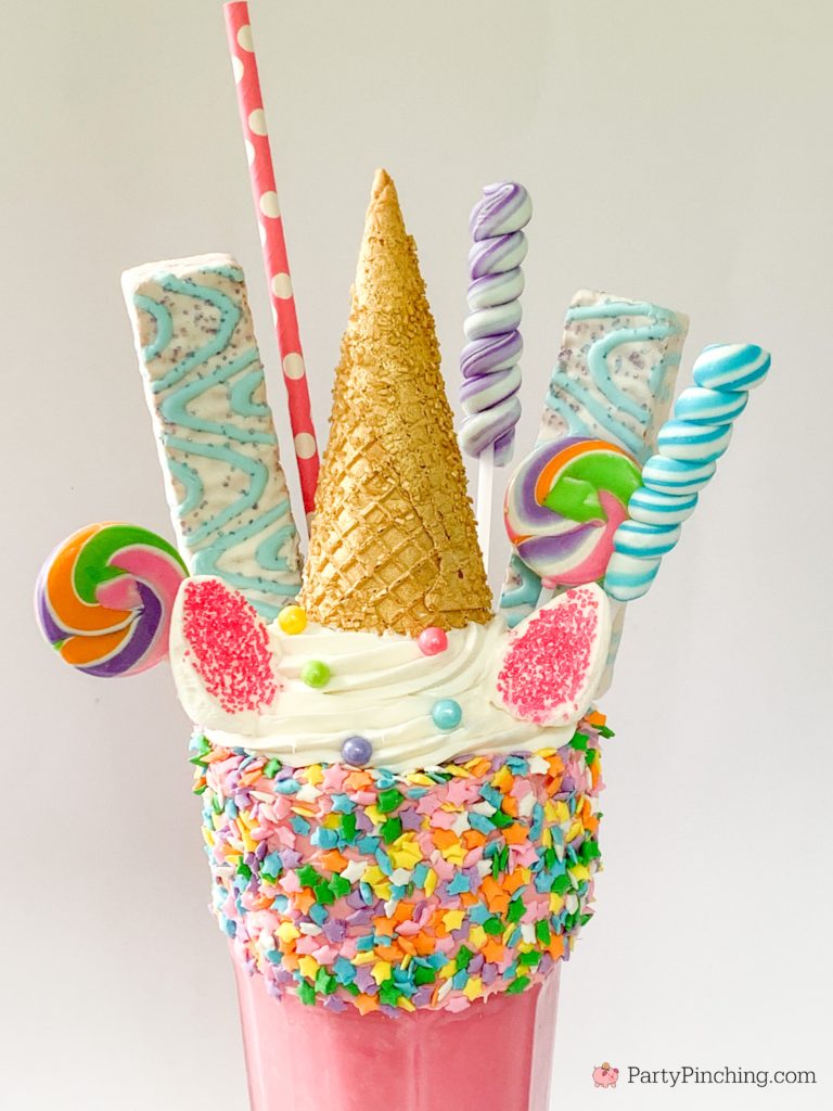 Best Freak Shake Ideas, Best Strawberry Shake Recipe, Best Unicorn Party Ideas for Kids, Cake n Shake Recipes, Little Debbie Unicorn Cakes, Unicorn Freak Cake, Unicorn Shake, Unicorn Super Shake